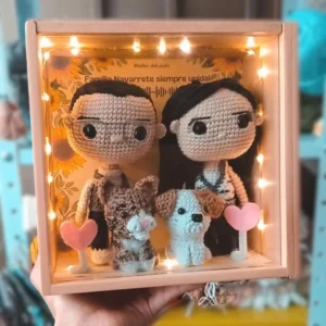 Retrato iluminado de Pareja 1 - Taller del Nudo - Amigurumis - Tejido a mano